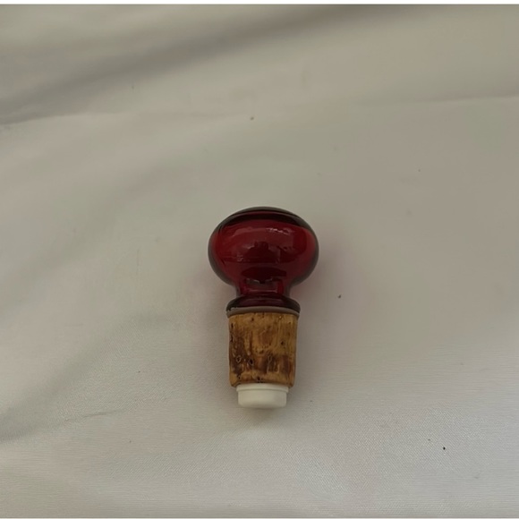 Vintage Avon Empire Green Decanter/Bud Vase and Ruby Red Bud Vase. Set of Two. - Picture 11 of 11